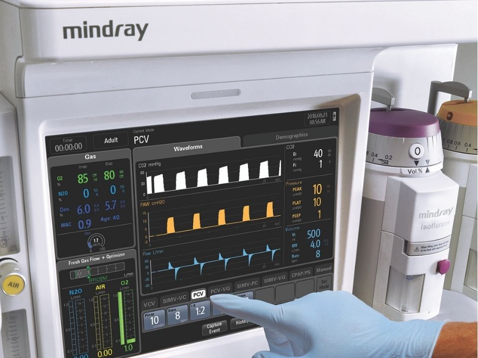 Product Teaser E Component 960x720 - A4-screen-gloved-hand-960x720