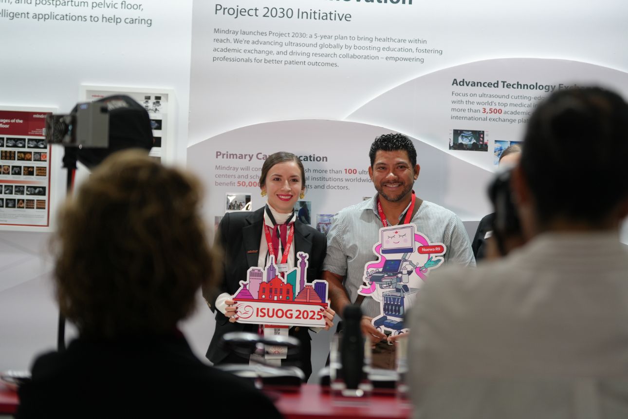 Audiences take photo in front of mindray booth in ISUOG 2025