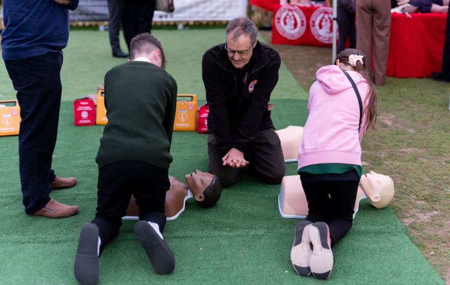 Trainer teaches Welwyn Garden City residents CPR life-saving skills