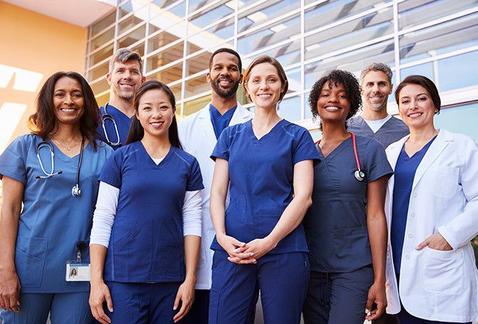 smiling-medical-team_670x454